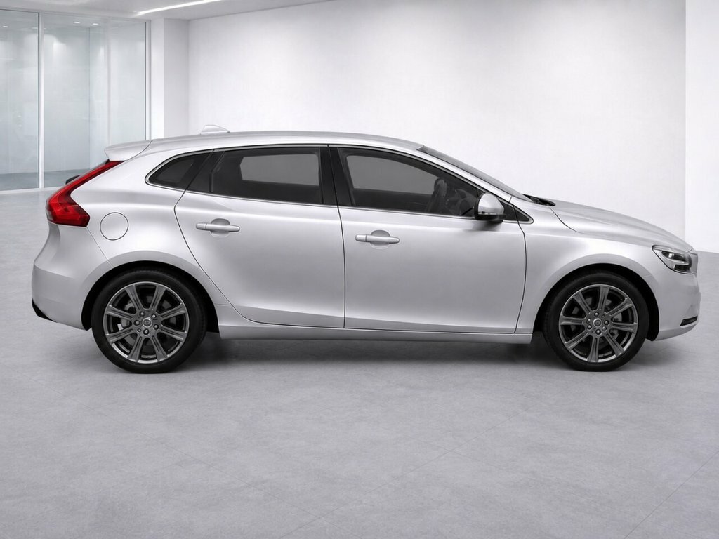 Volvo V40 2L Inscription WJ18YEU Silver #2