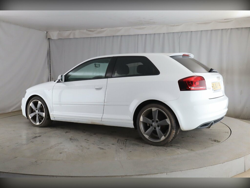 Audi A3 2.0 Tdi Black Edition Hatchback BJ61FYT White #5