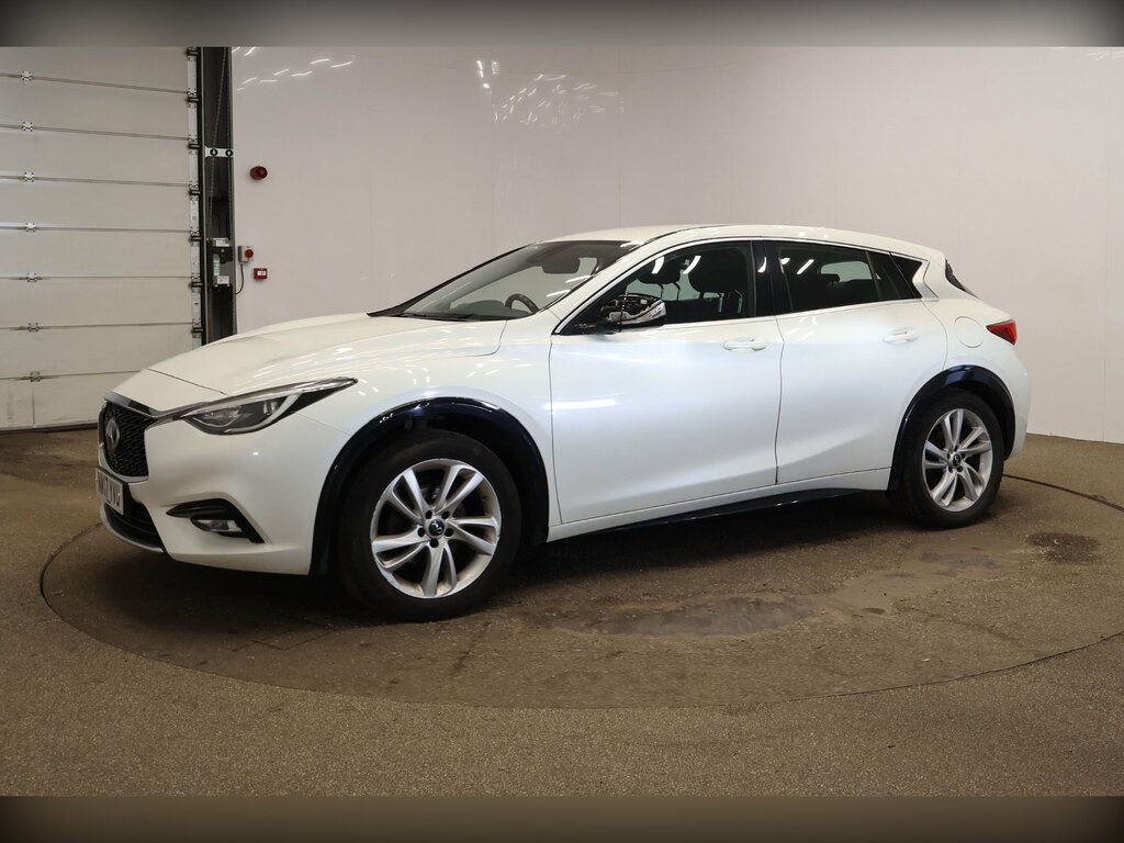 Infiniti Q30 Hatchback Black #4