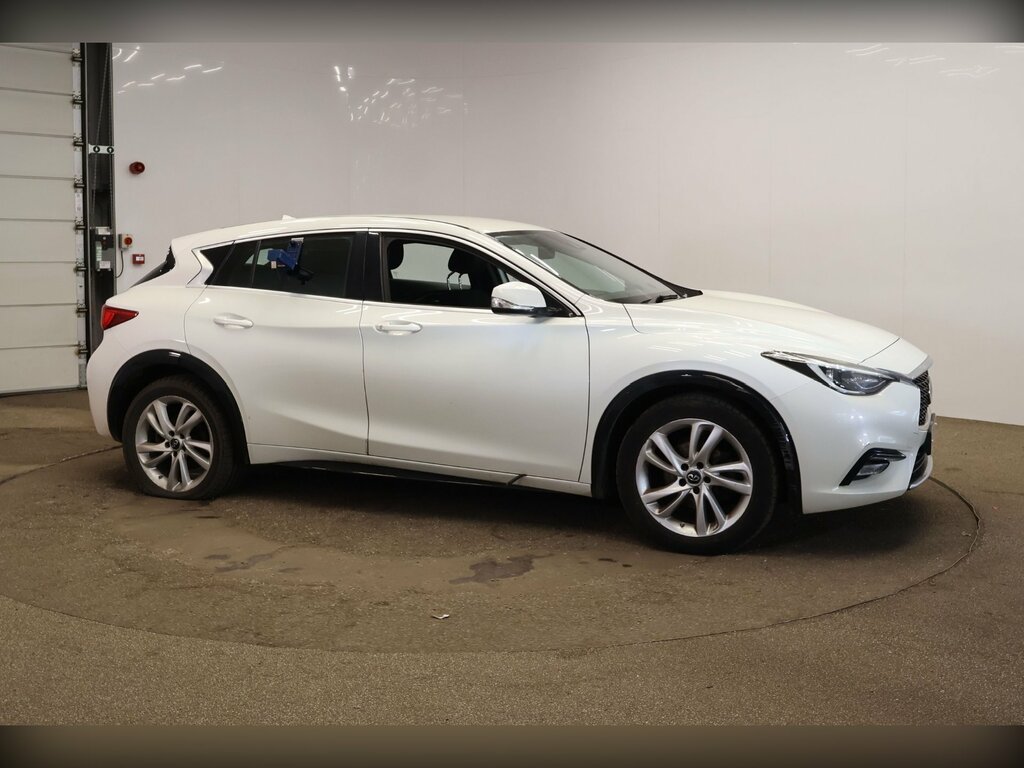Infiniti Q30 Hatchback Black #8