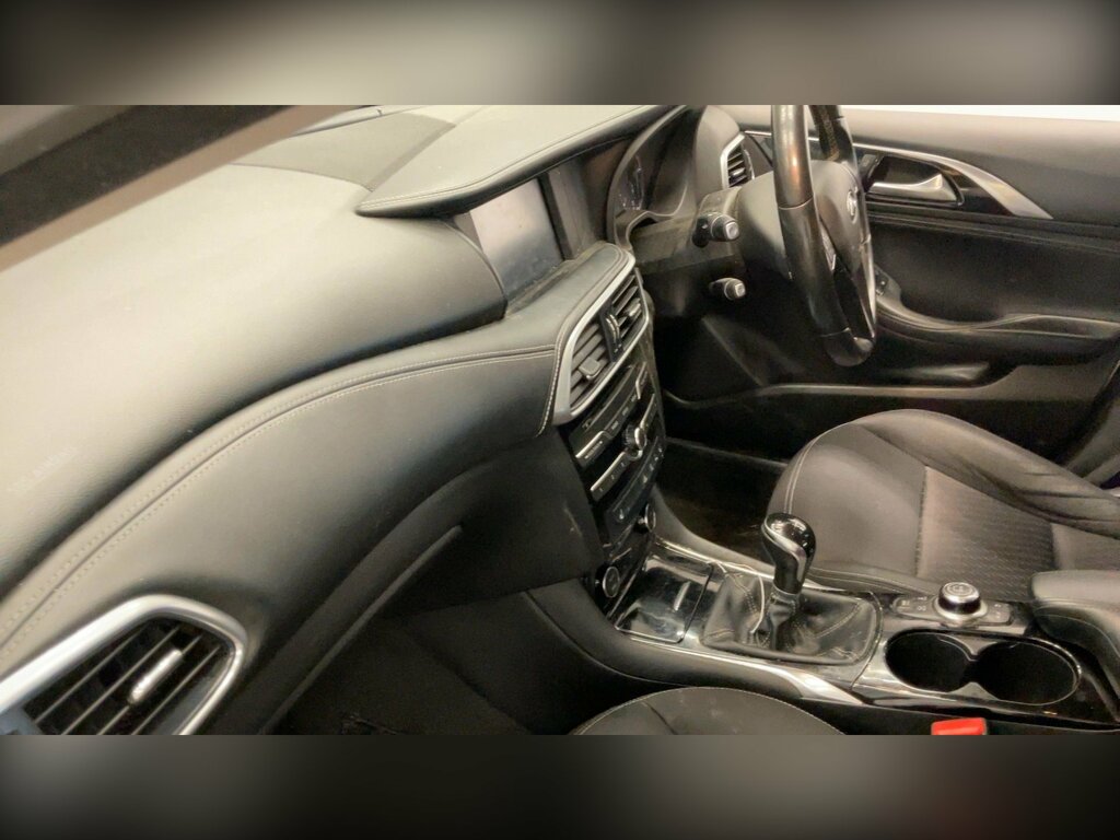 Infiniti Q30 Hatchback Black #9