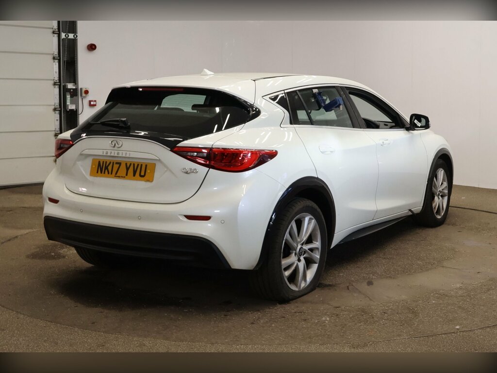 Infiniti Q30 Hatchback Black #3