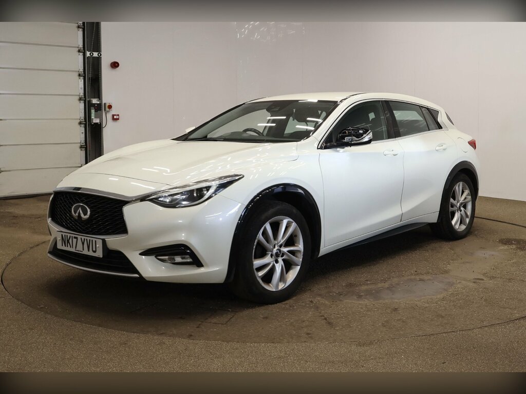 Infiniti Q30 Hatchback Black #2