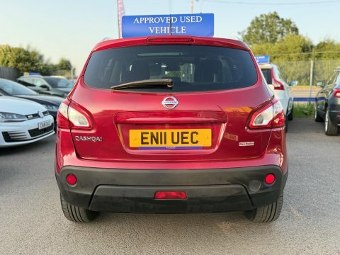 Nissan Qashqai 1.6 N-tec 2Wd Red #6