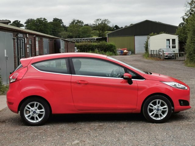 Ford Fiesta Zetec Hatchback Red #3