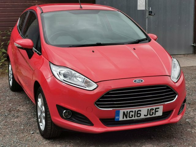 Ford Fiesta Zetec Hatchback Red #4