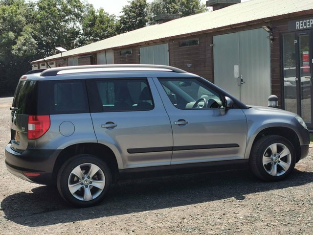 Skoda Yeti 2013 13 2.0 White #36