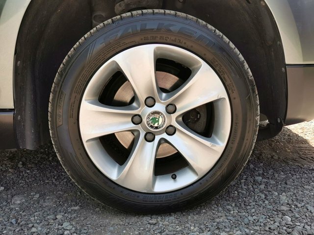 Skoda Yeti 2013 13 2.0 White #38