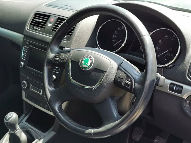 Skoda Yeti 2013 13 2.0 White #9