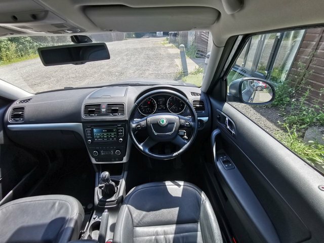 Skoda Yeti 2013 13 2.0 White #41
