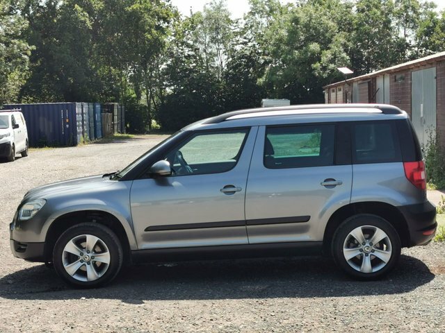 Skoda Yeti 2013 13 2.0 White #21