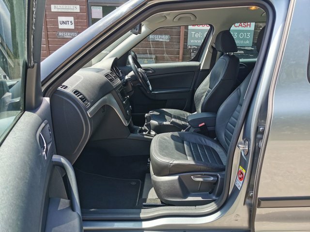 Skoda Yeti 2013 13 2.0 White #16