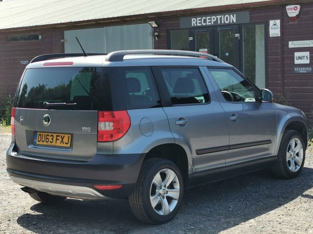 Skoda Yeti 2013 13 2.0 White #35