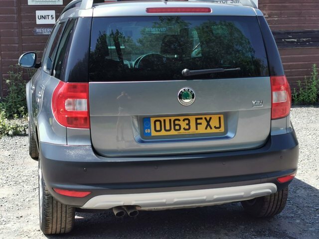Skoda Yeti 2013 13 2.0 White #24