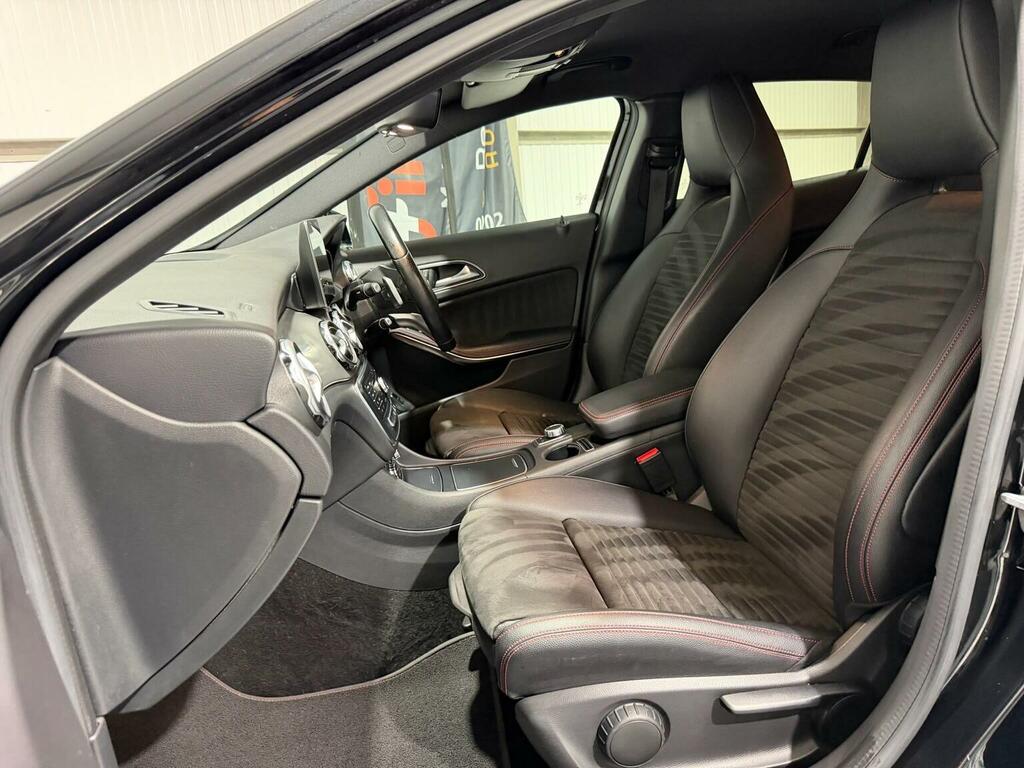 Mercedes-Benz GLA Class Suv 1.6 Gla200 Amg Line 7G-dct Euro 6 Ss 2 WG67SZY Black #3