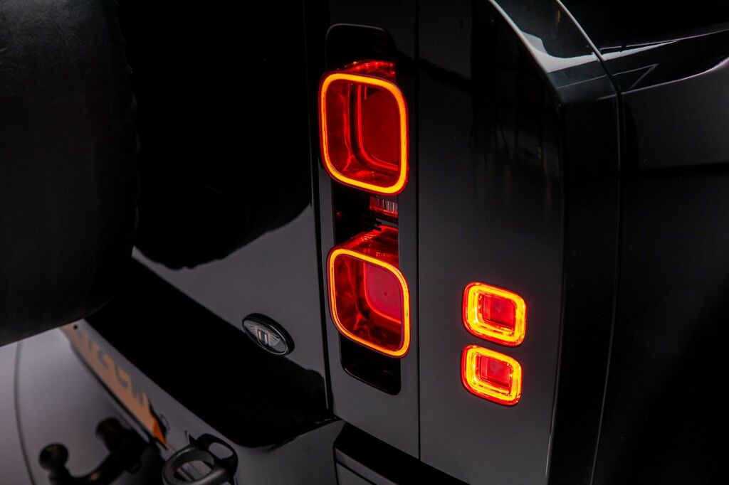 Land Rover Defender 3.0 D300 Mhev X-dynamic Black #6