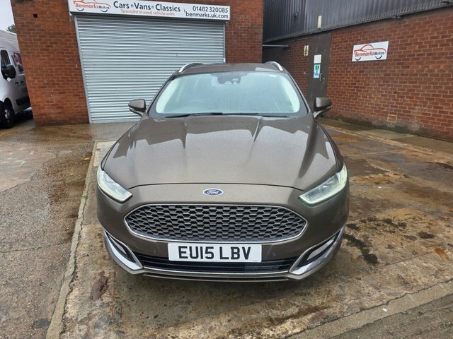 Ford Mondeo Hatchback White #9