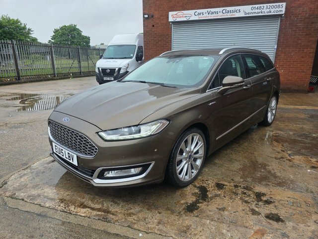 Ford Mondeo Hatchback White #8