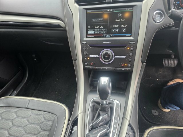 Ford Mondeo Hatchback White #13