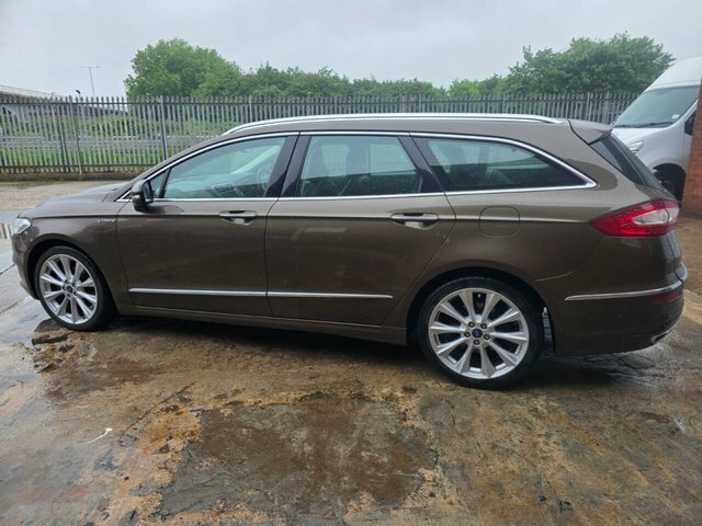 Ford Mondeo Hatchback White #7