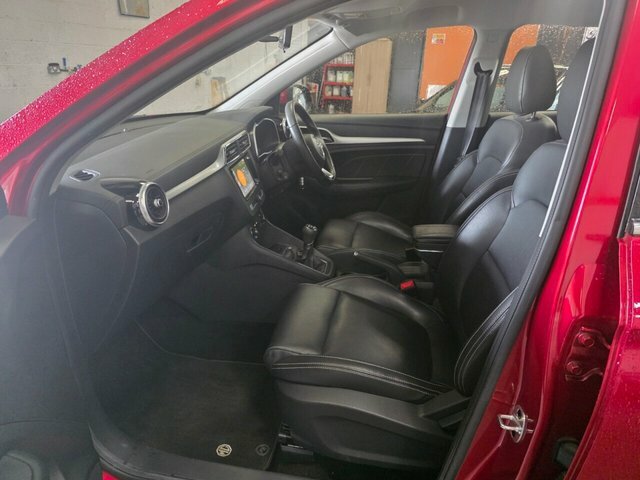 MG ZS 1.5 Vti-tech Exclusive Suv Euro Red #6