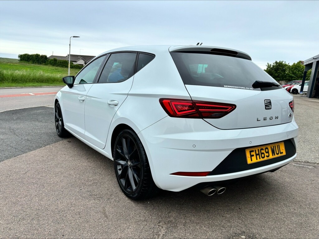 Seat Leon Hatchback 1.5 Tsi Evo Fr Black Edition 2020 FH69WUL White #3