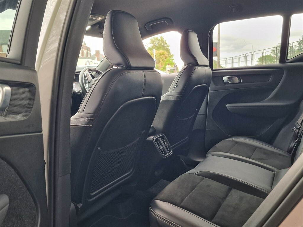 Volvo XC40 T4 Momentum Pro Blue #34