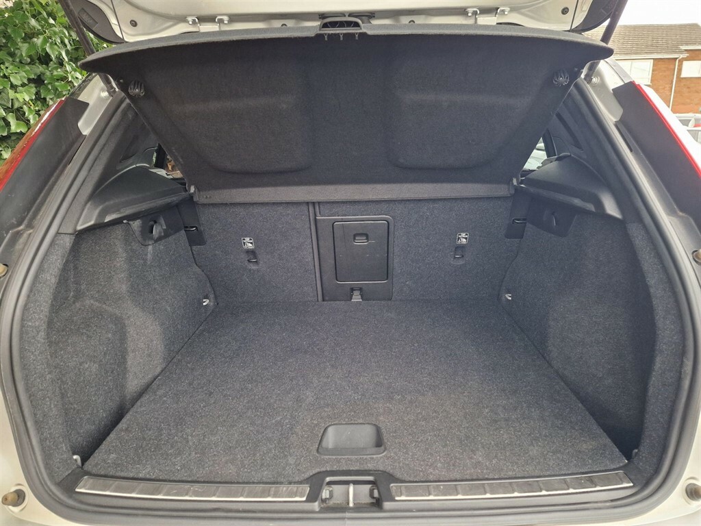 Volvo XC40 T4 Momentum Pro Blue #14