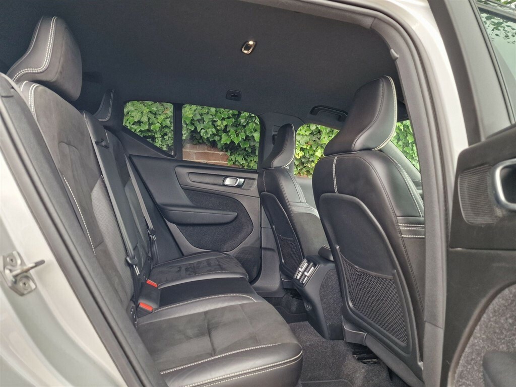 Volvo XC40 T4 Momentum Pro Blue #16