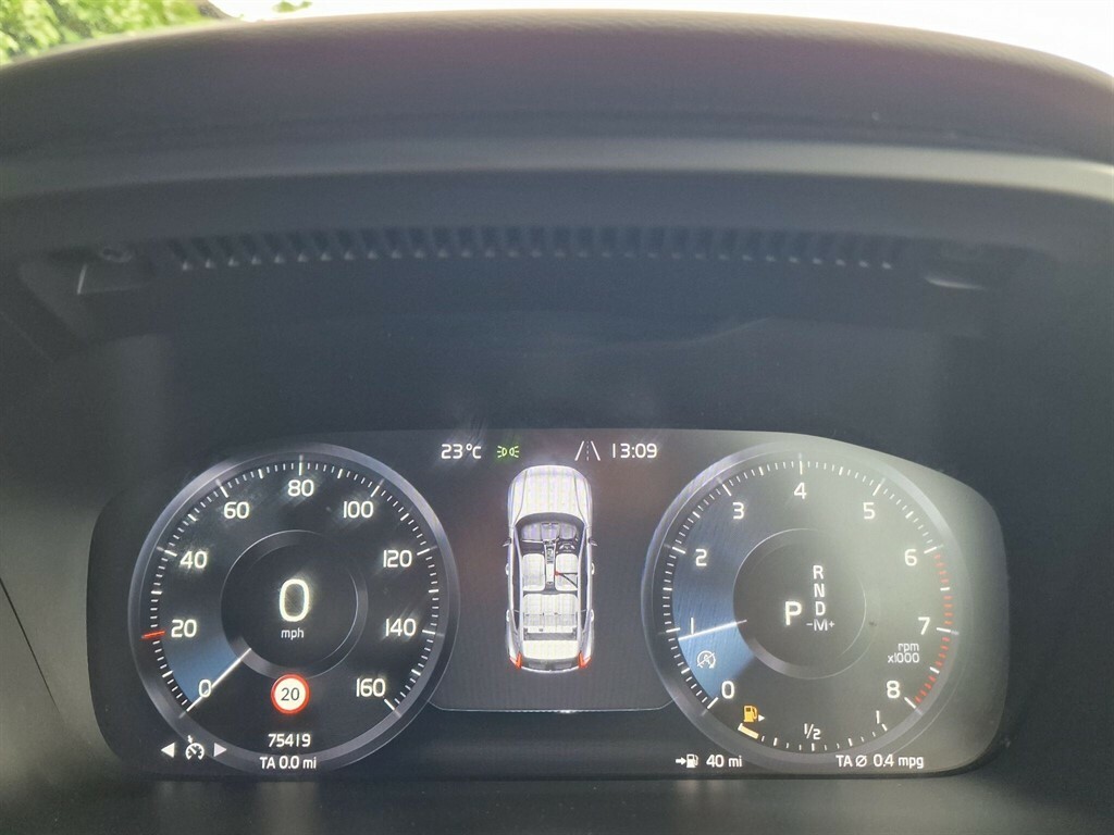 Volvo XC40 T4 Momentum Pro Blue #23