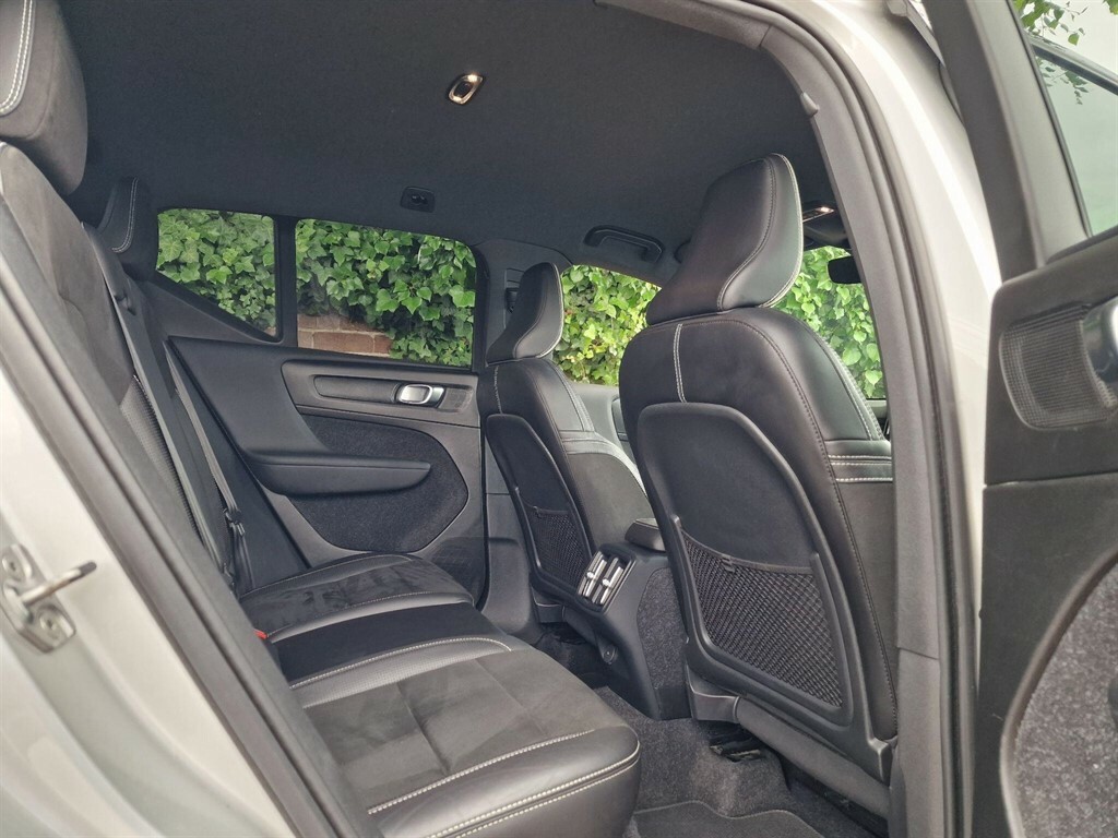 Volvo XC40 T4 Momentum Pro Blue #15