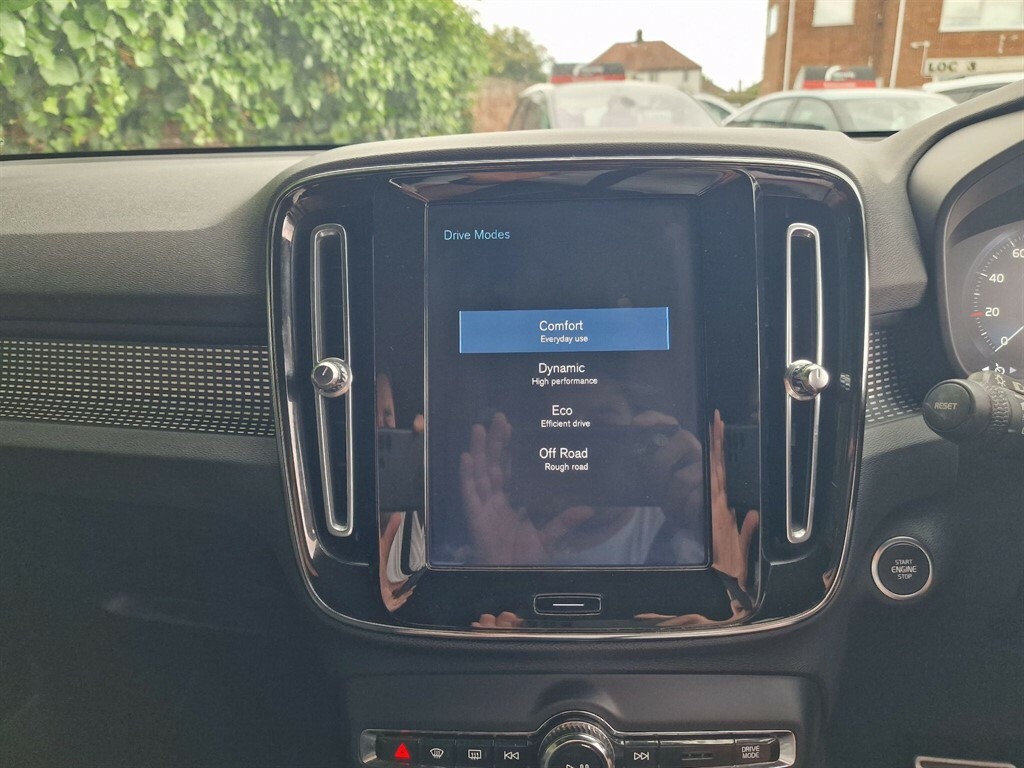 Volvo XC40 T4 Momentum Pro Blue #25