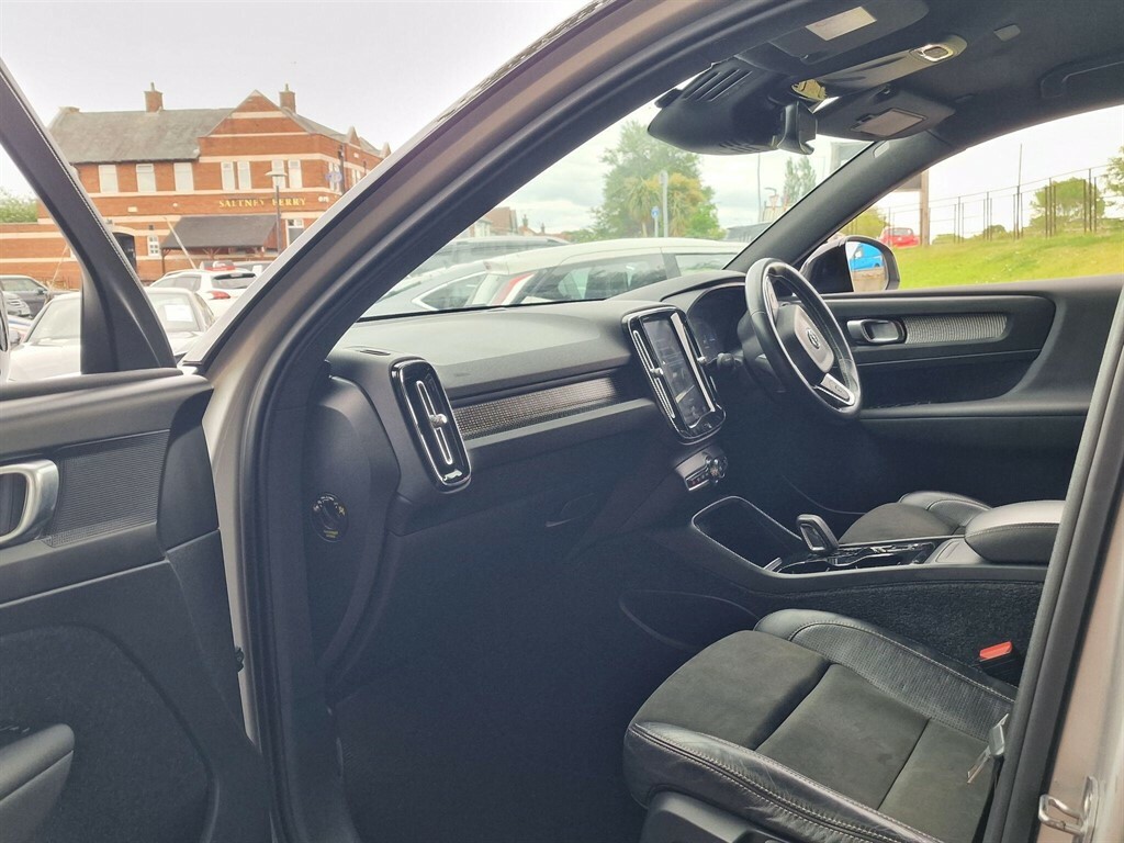 Volvo XC40 T4 Momentum Pro Blue #35