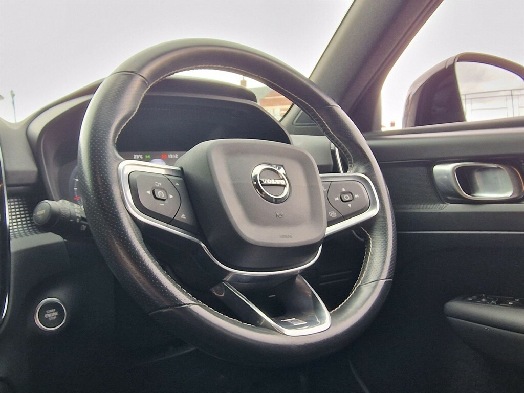 Volvo XC40 T4 Momentum Pro Blue #32