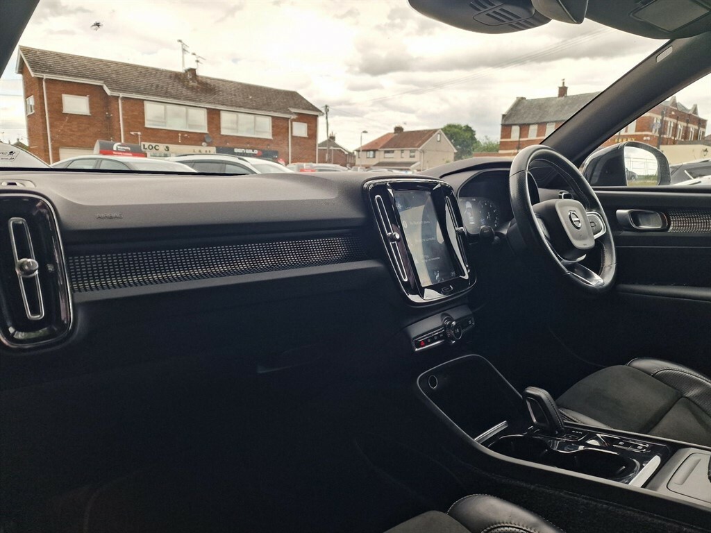 Volvo XC40 T4 Momentum Pro Blue #18