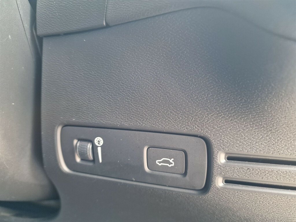 Volvo XC40 T4 Momentum Pro Blue #36