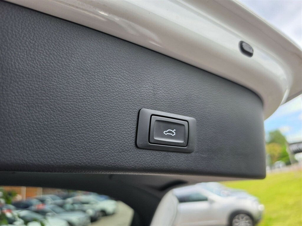 Audi A6 Avant Se Executive White #25