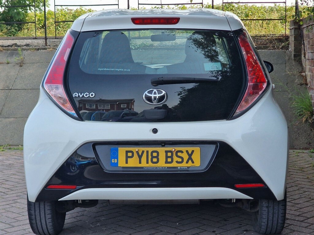 Toyota Aygo 1.0 Vvt-i X-play Euro 6 White #4