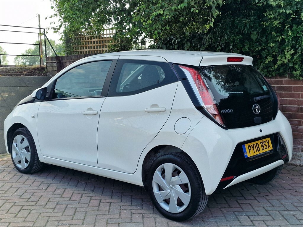 Toyota Aygo 1.0 Vvt-i X-play Euro 6 White #3