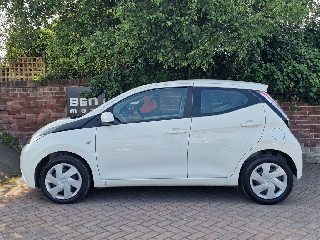 Toyota Aygo 1.0 Vvt-i X-play Euro 6 White #2