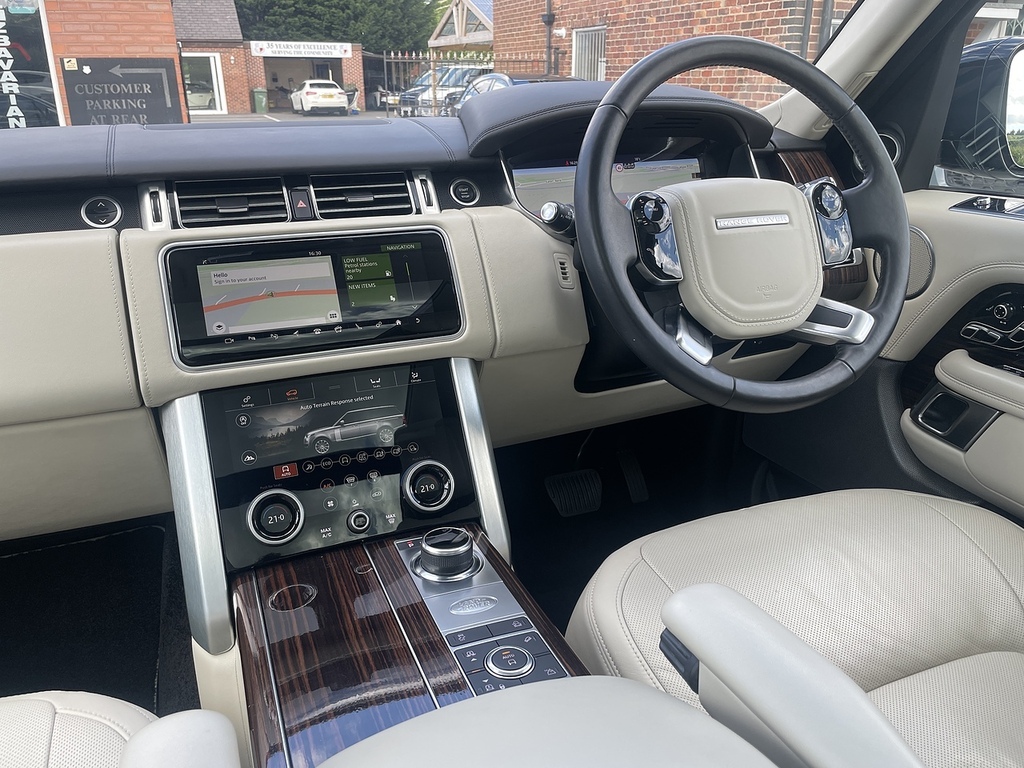 Land Rover Range Rover Vogue Black #42