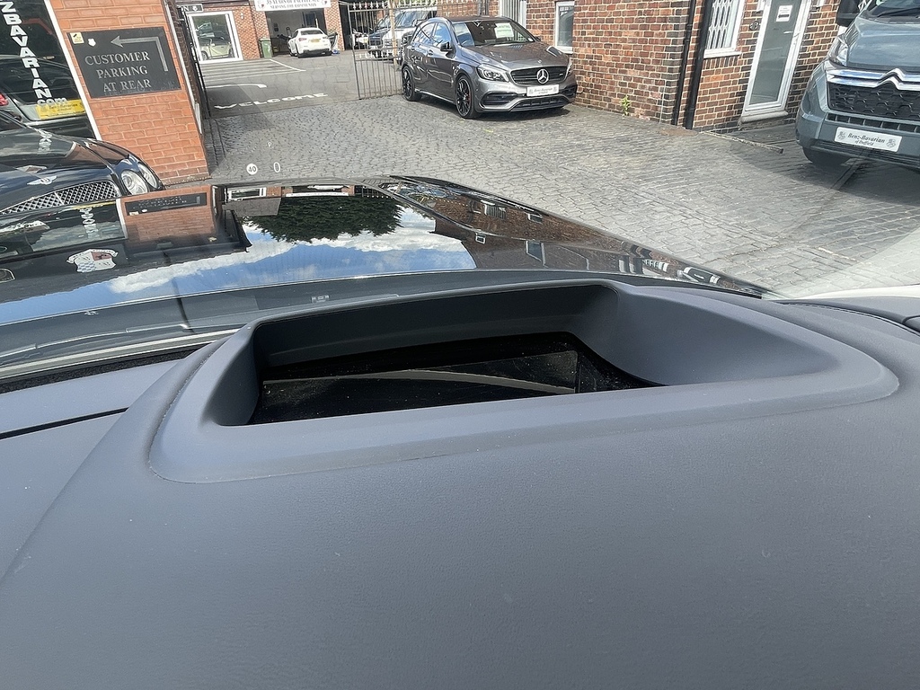 Land Rover Range Rover Vogue Black #15