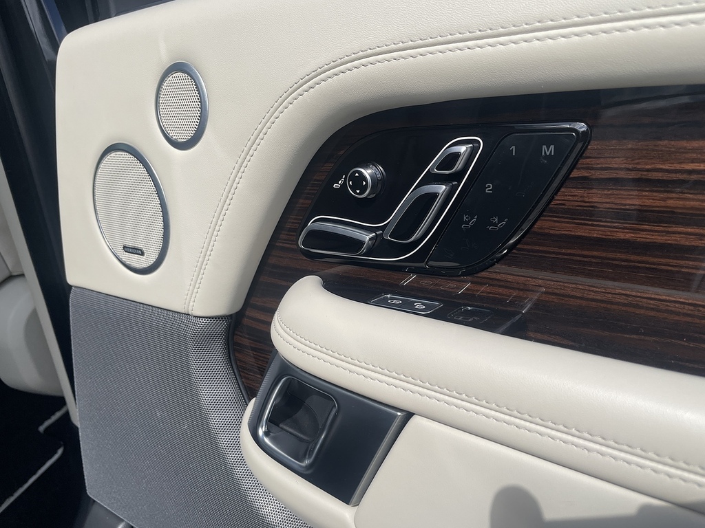Land Rover Range Rover Vogue Black #35