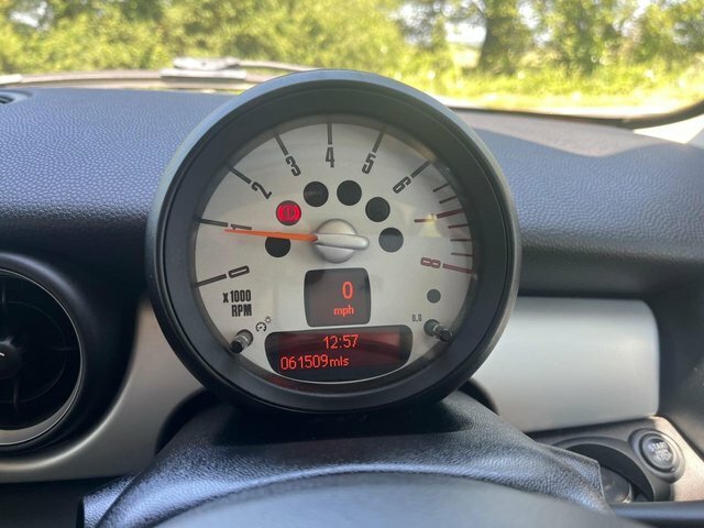 Mini Hatch 1.6 Cooper D Silver #15