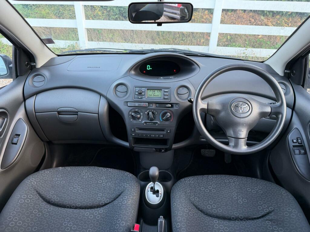Toyota Yaris T3 Silver #2