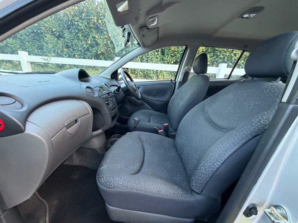 Toyota Yaris 1.3 Vvt-i T Spirit Hatchback Blue #24