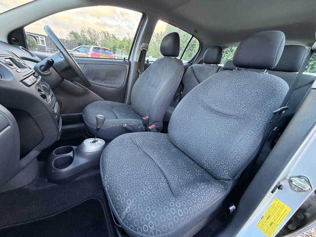 Toyota Yaris 1.3 Vvt-i T Spirit Hatchback Blue #25
