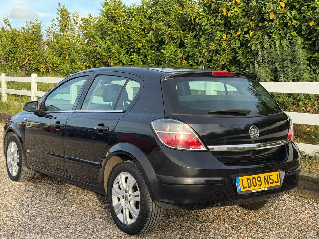 Vauxhall Astra Design Black #6