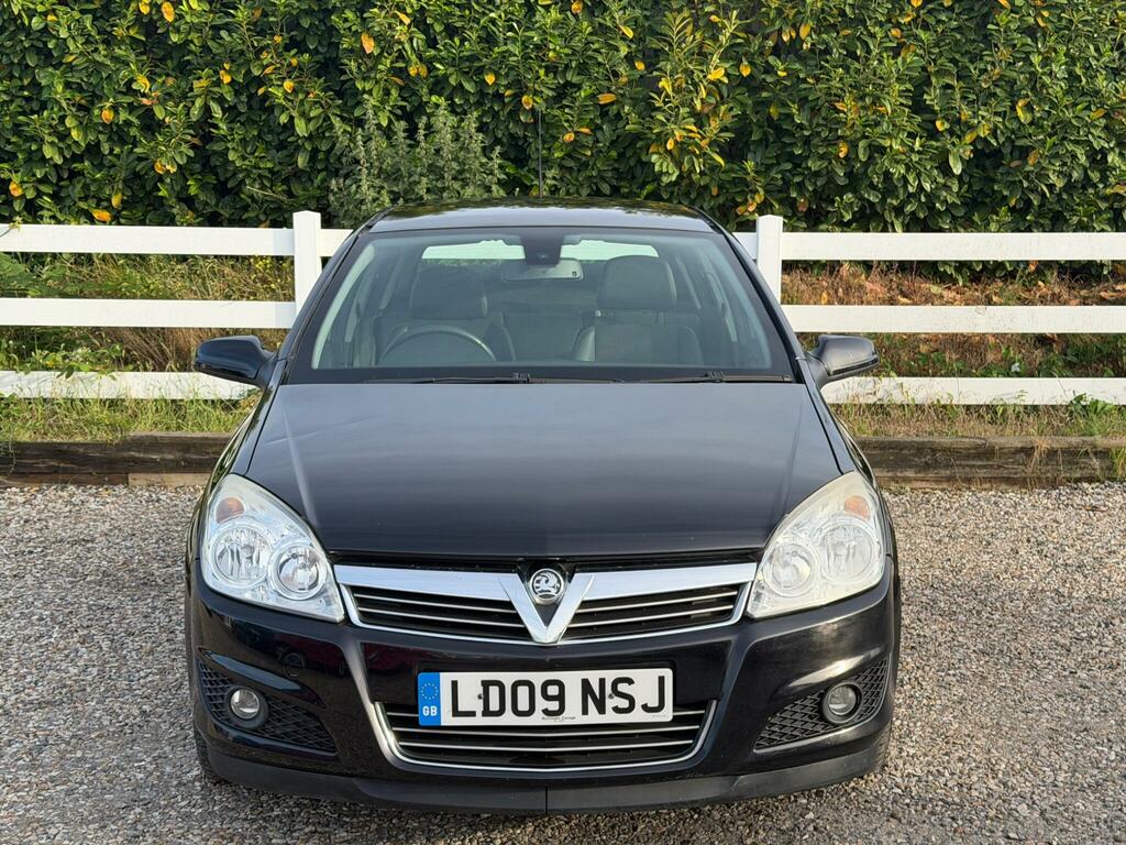 Vauxhall Astra Design Black #4