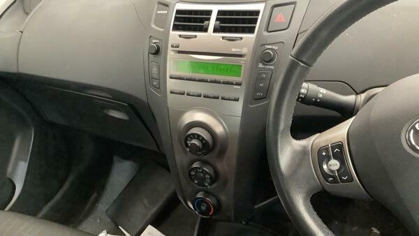 Toyota Yaris 1.33 Vvt-i Tr Grey #9